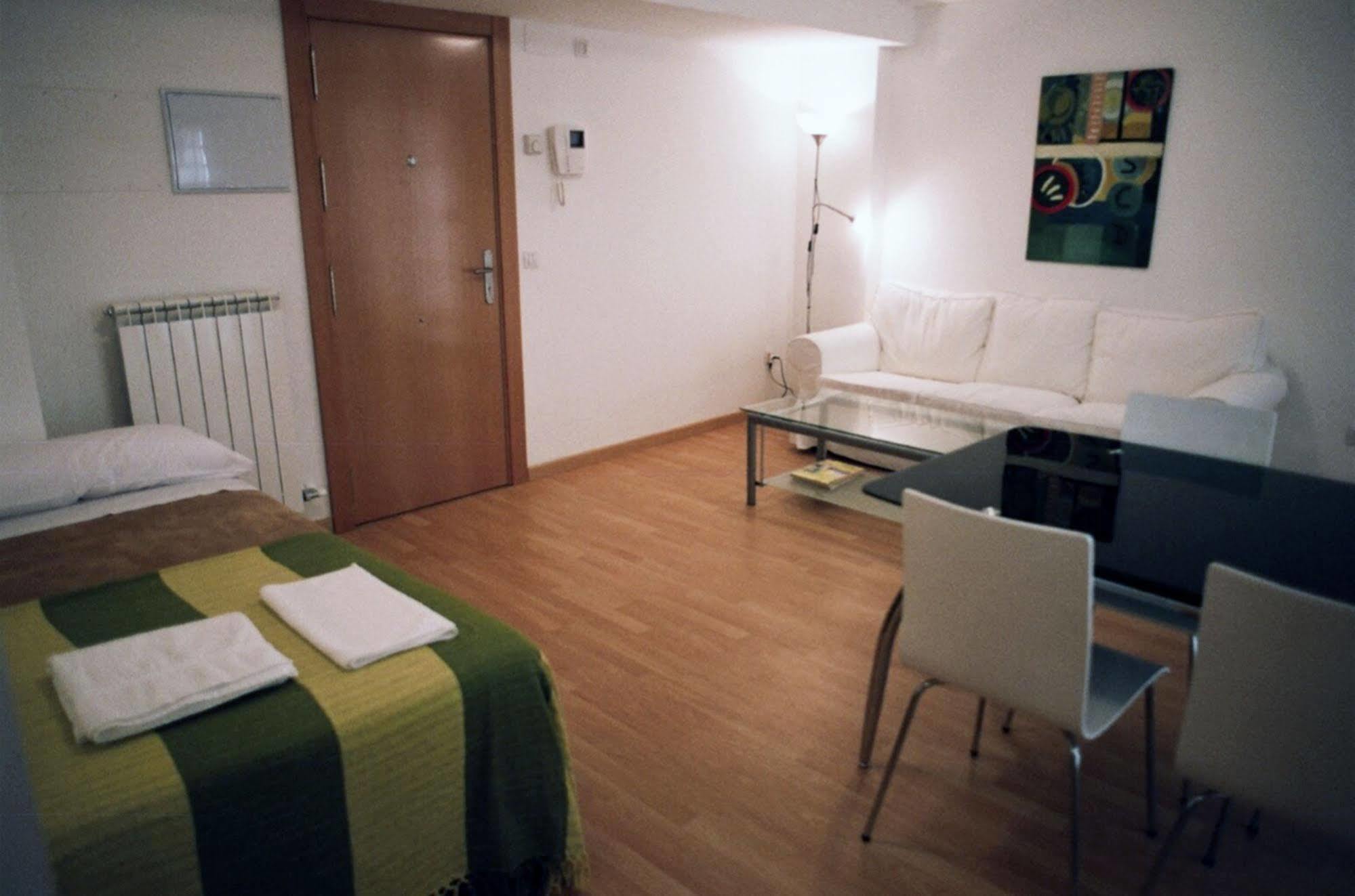 Apartamentos Auhabitat Zaragoza, Edificio De Apartamentos Turisticos Eksteriør bilde